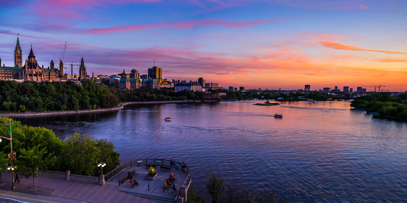 Apartment in Ottawa View Of Ottawa River And Parliament Of Canada